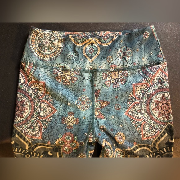 EVOLUTION AND CREATION 3/4 LEGGINGS - Picture 5 of 8